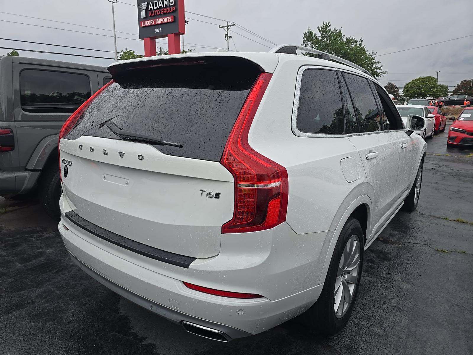 2017 Volvo XC90 T6 Momentum AWD