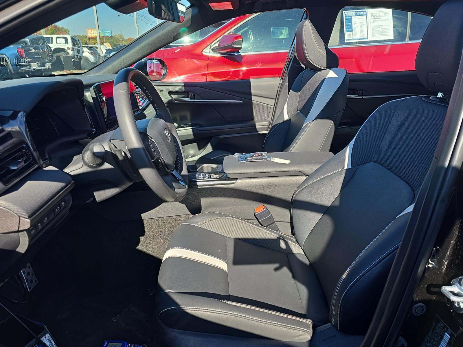 2025 Toyota Camry SE FWD