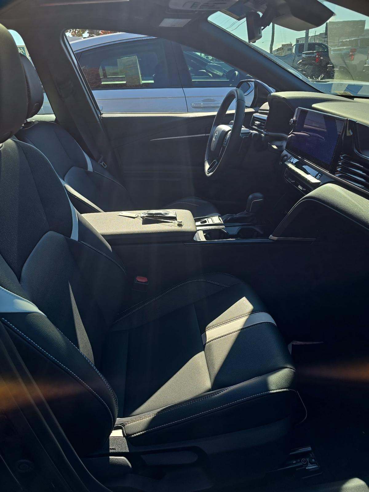 2025 Toyota Camry SE FWD