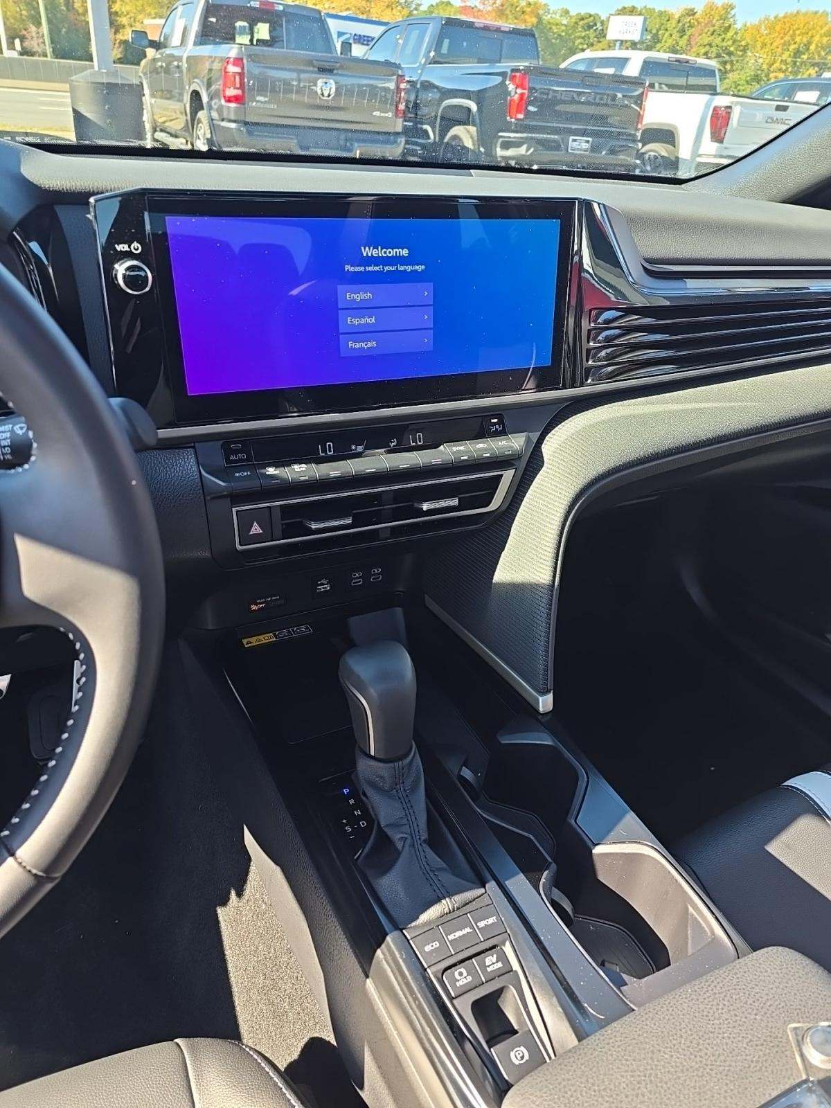 2025 Toyota Camry SE FWD