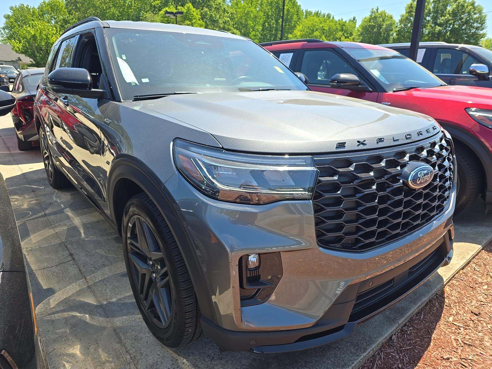 2025 Ford Explorer ST-Line AWD