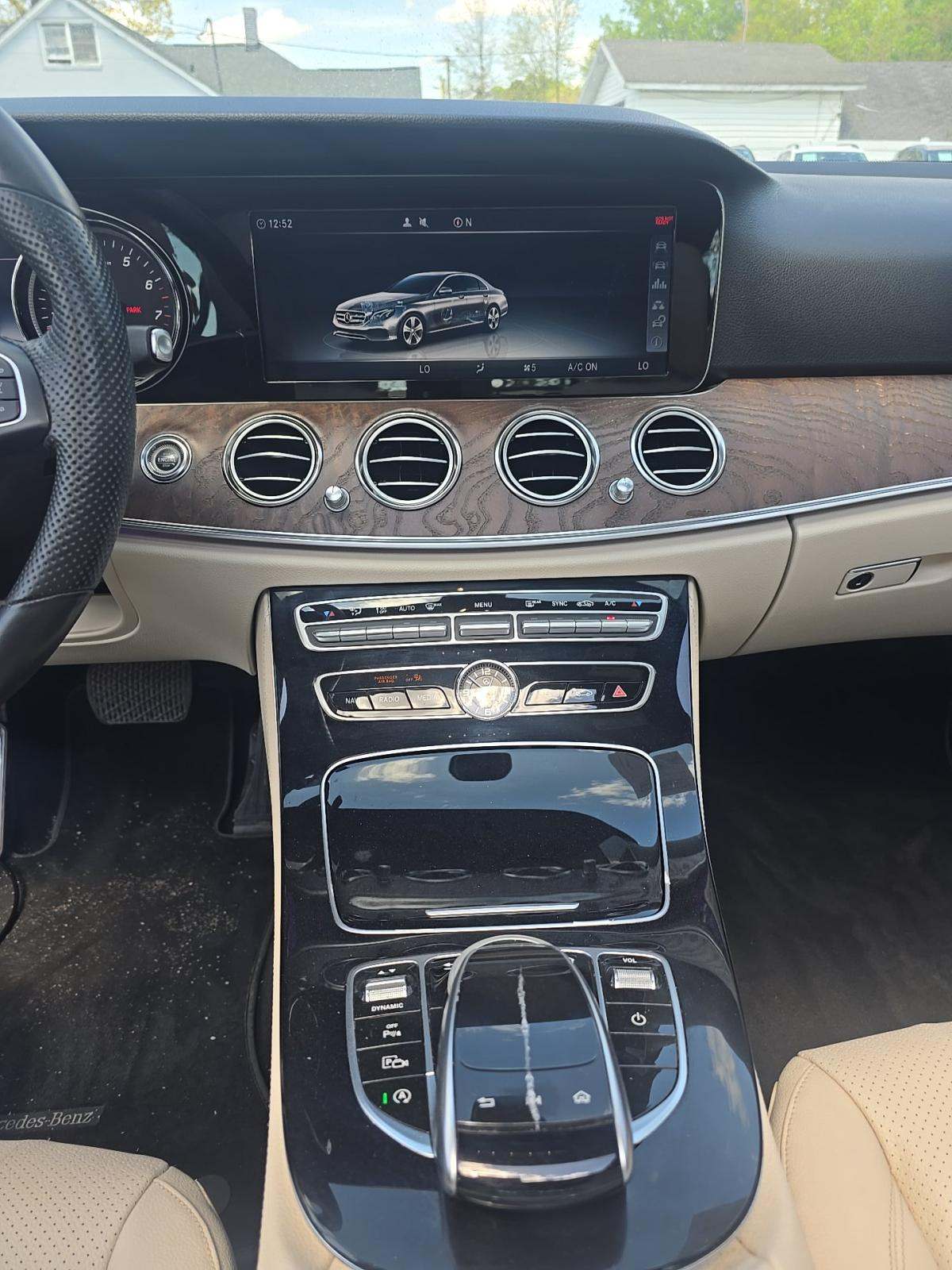 MERCEDES-BENZ E-CLASS - 10