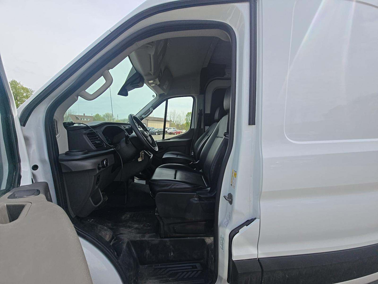 FORD TRANSIT 250 - 2