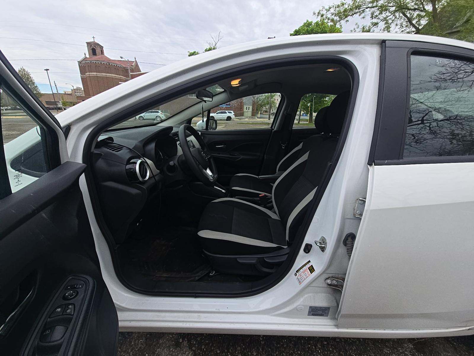 NISSAN VERSA - 2