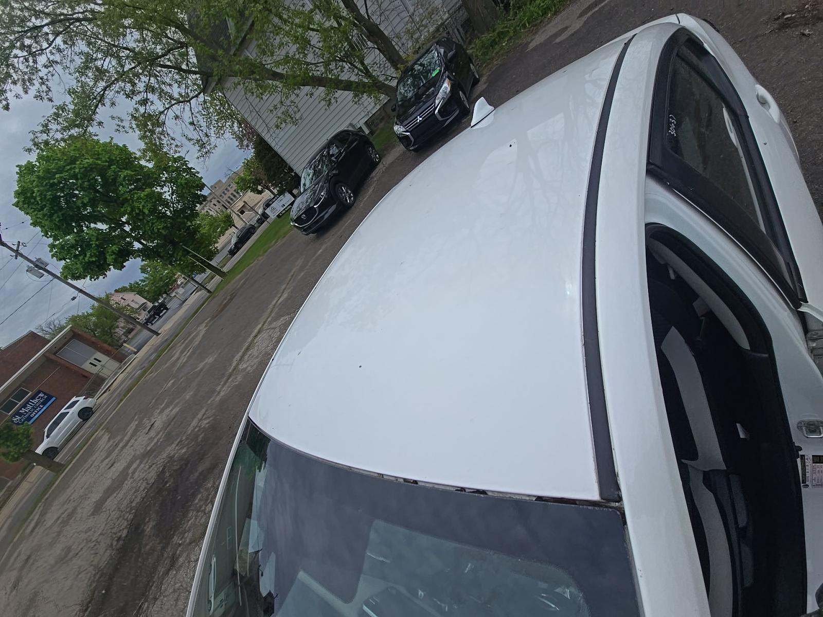 NISSAN VERSA - 8