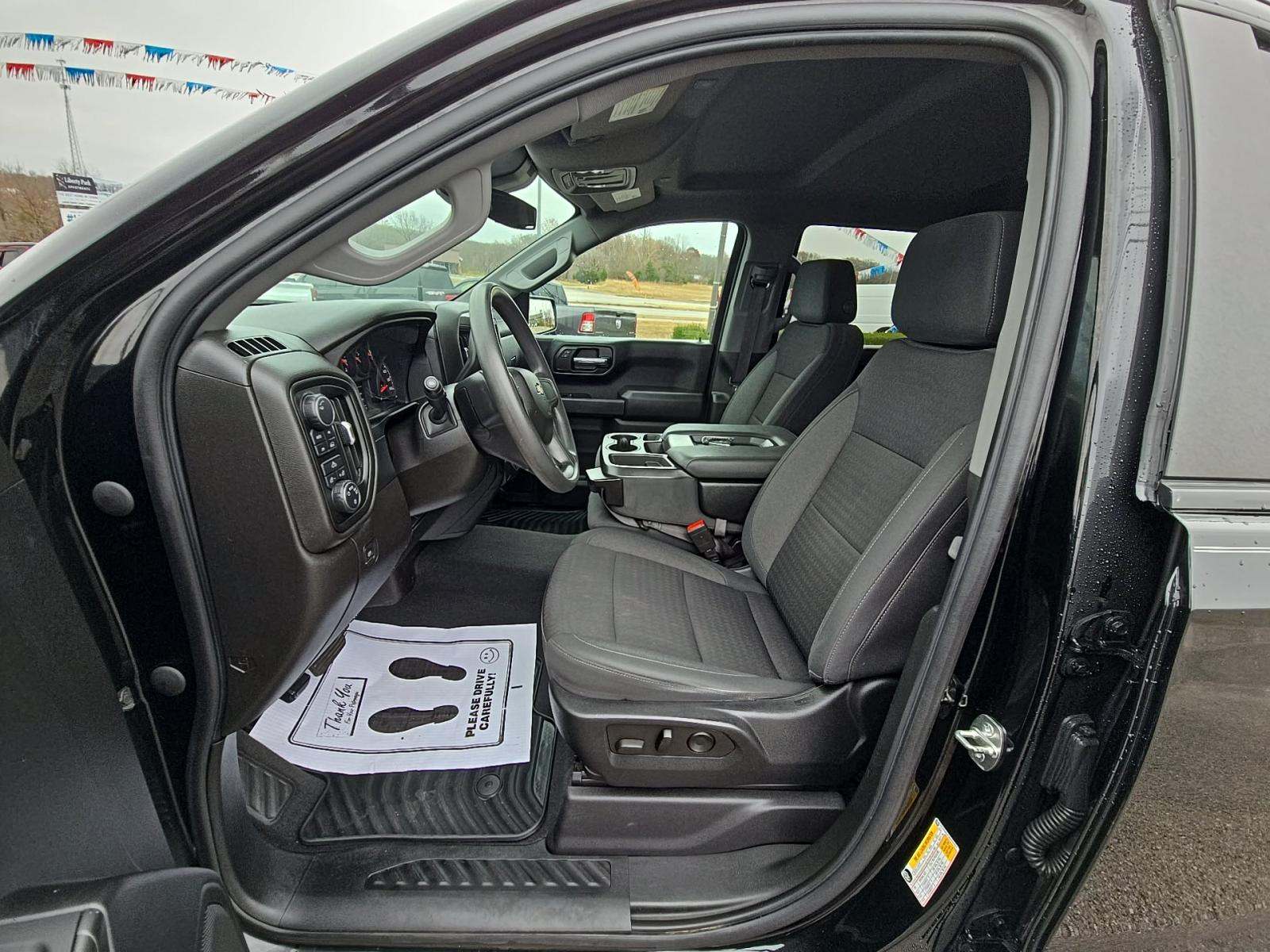 2022 Chevrolet Silverado 1500 Custom AWD