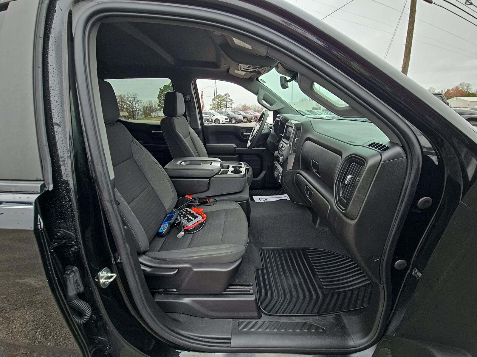 2022 Chevrolet Silverado 1500 Custom AWD