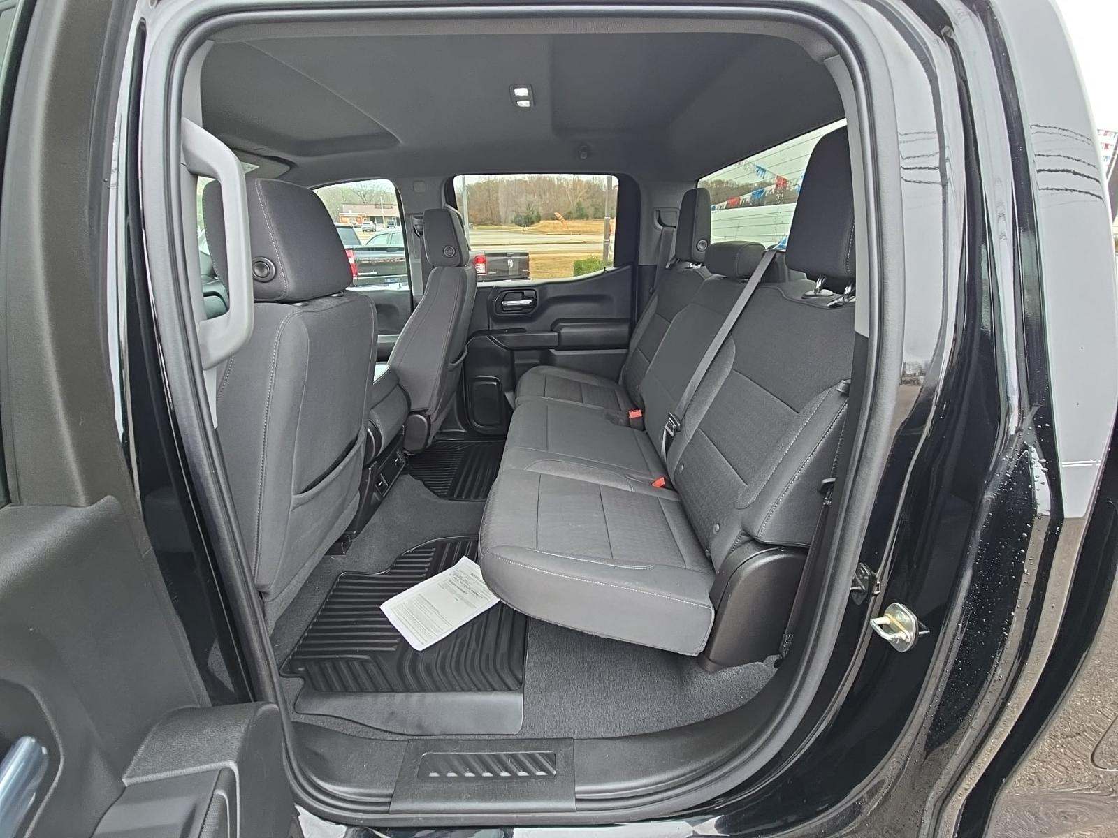 2022 Chevrolet Silverado 1500 Custom AWD