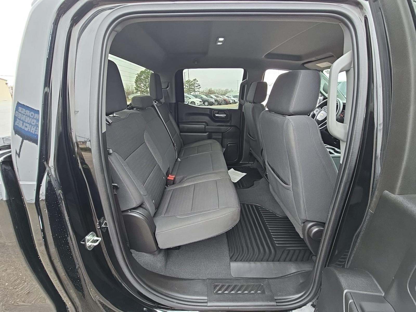 2022 Chevrolet Silverado 1500 Custom AWD