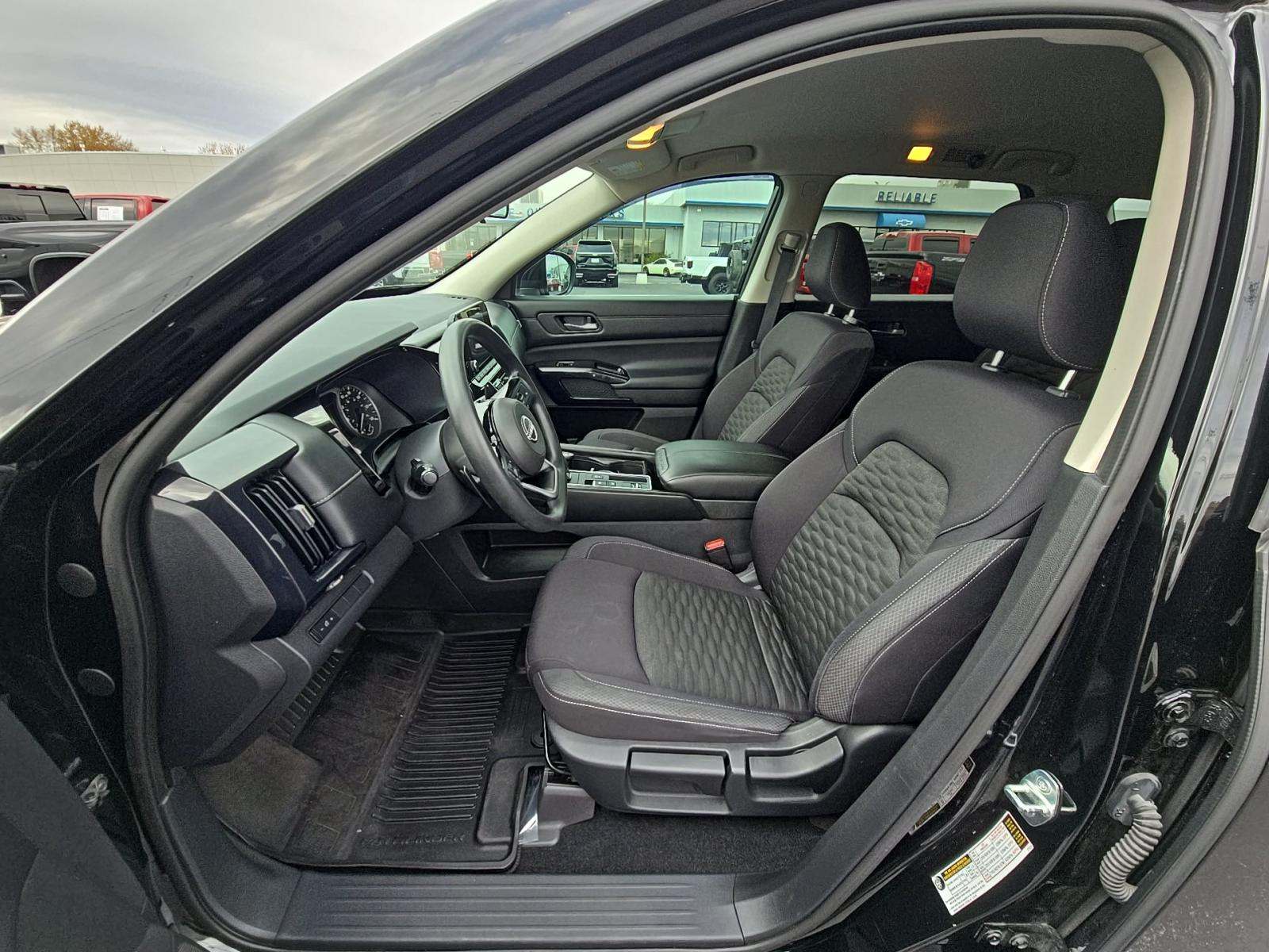 2022 Nissan Pathfinder S FWD