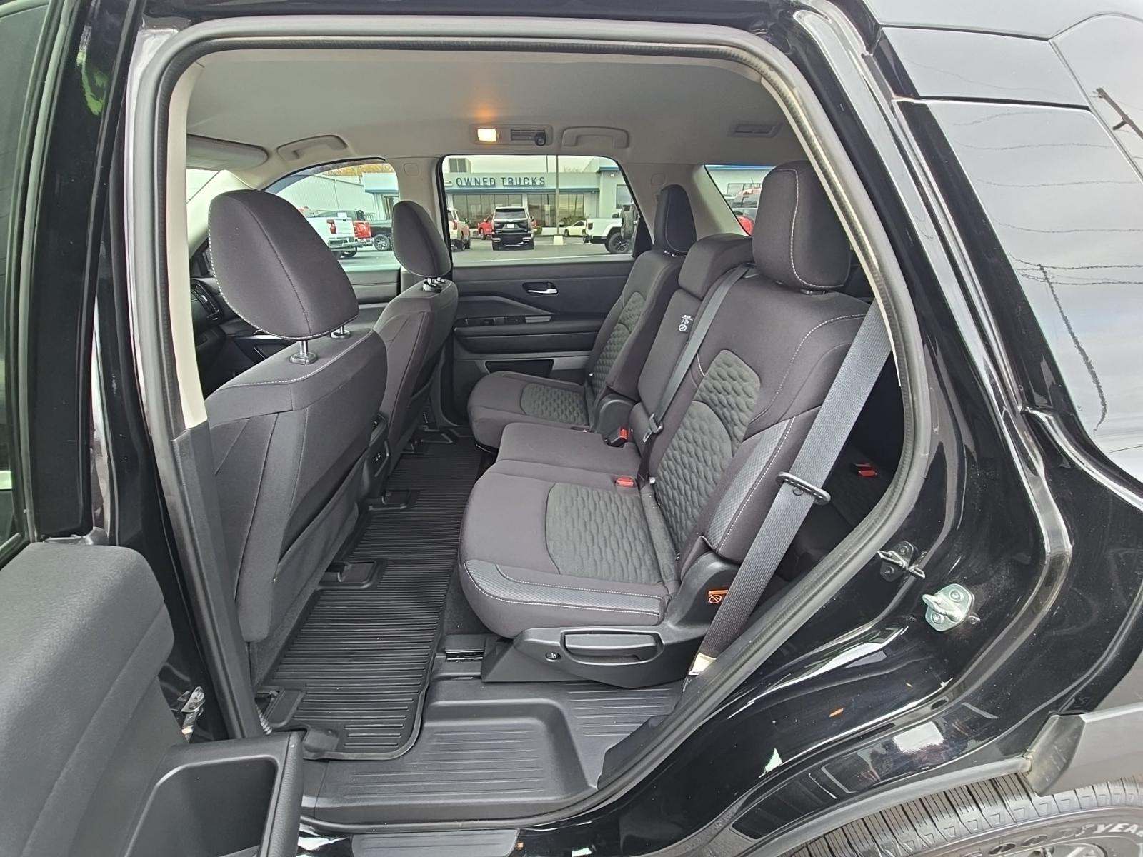 2022 Nissan Pathfinder S FWD