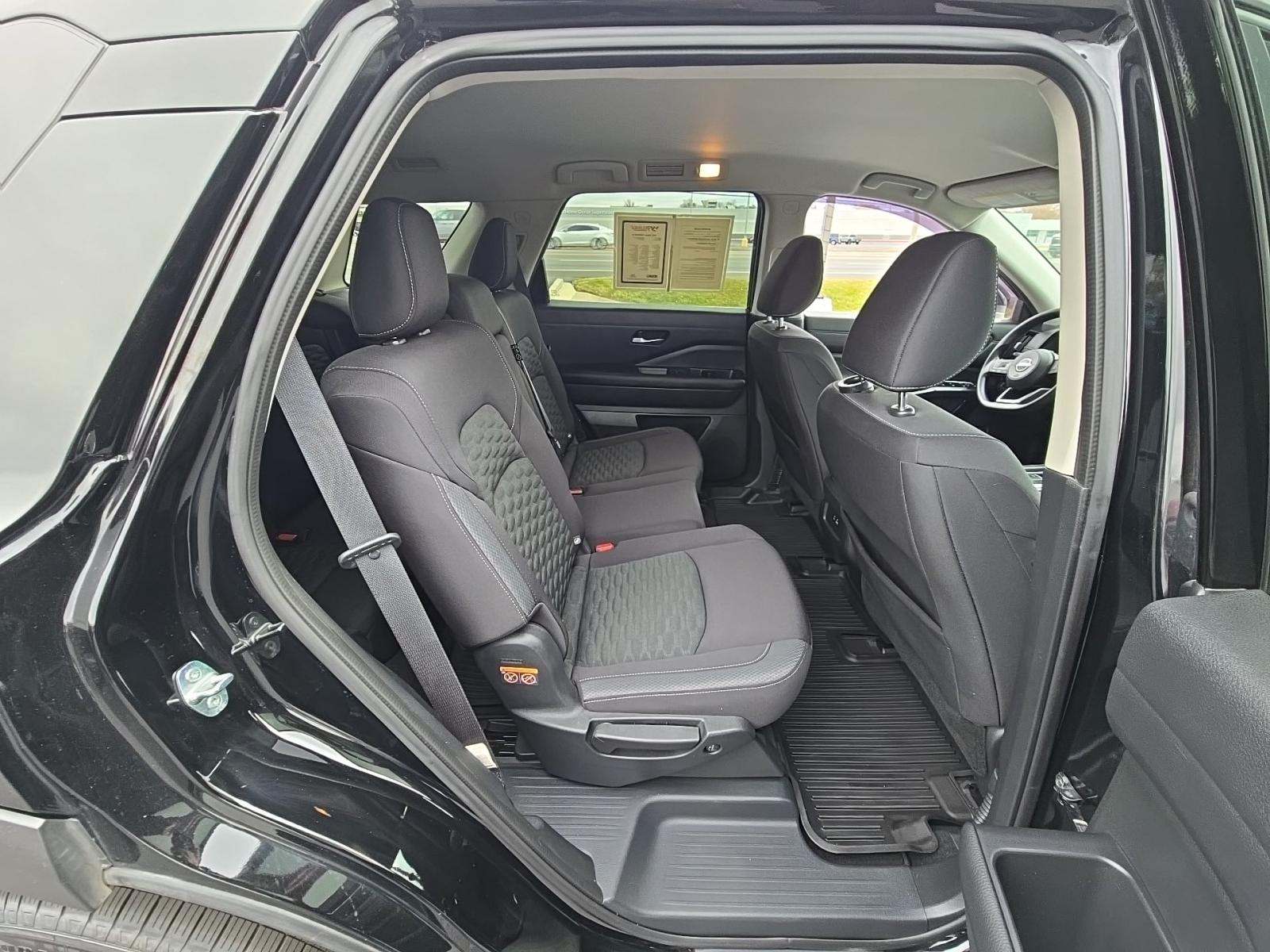 2022 Nissan Pathfinder S FWD