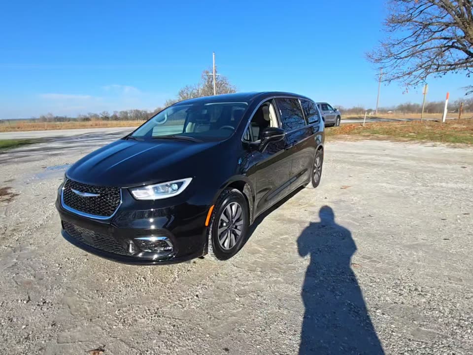 2024 Chrysler Pacifica Hybrid Select FWD