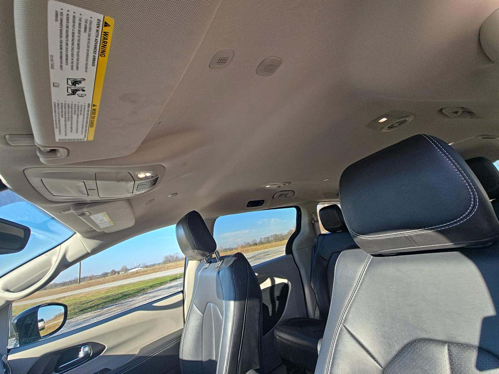 2024 Chrysler Pacifica Hybrid Select FWD