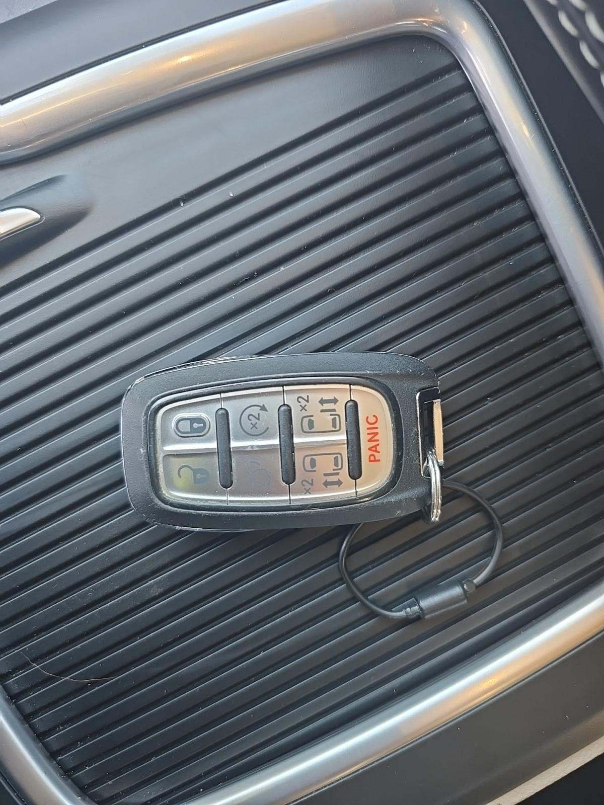 2024 Chrysler Pacifica Hybrid Select FWD