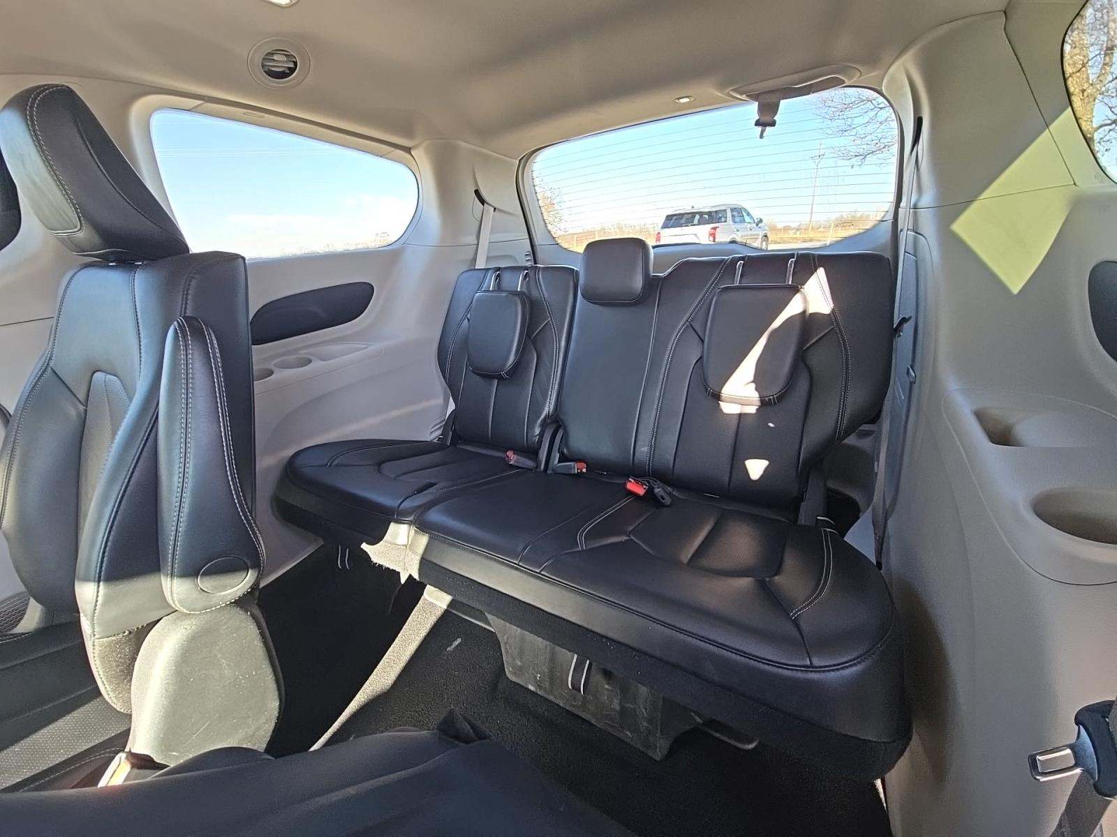 2024 Chrysler Pacifica Hybrid Select FWD