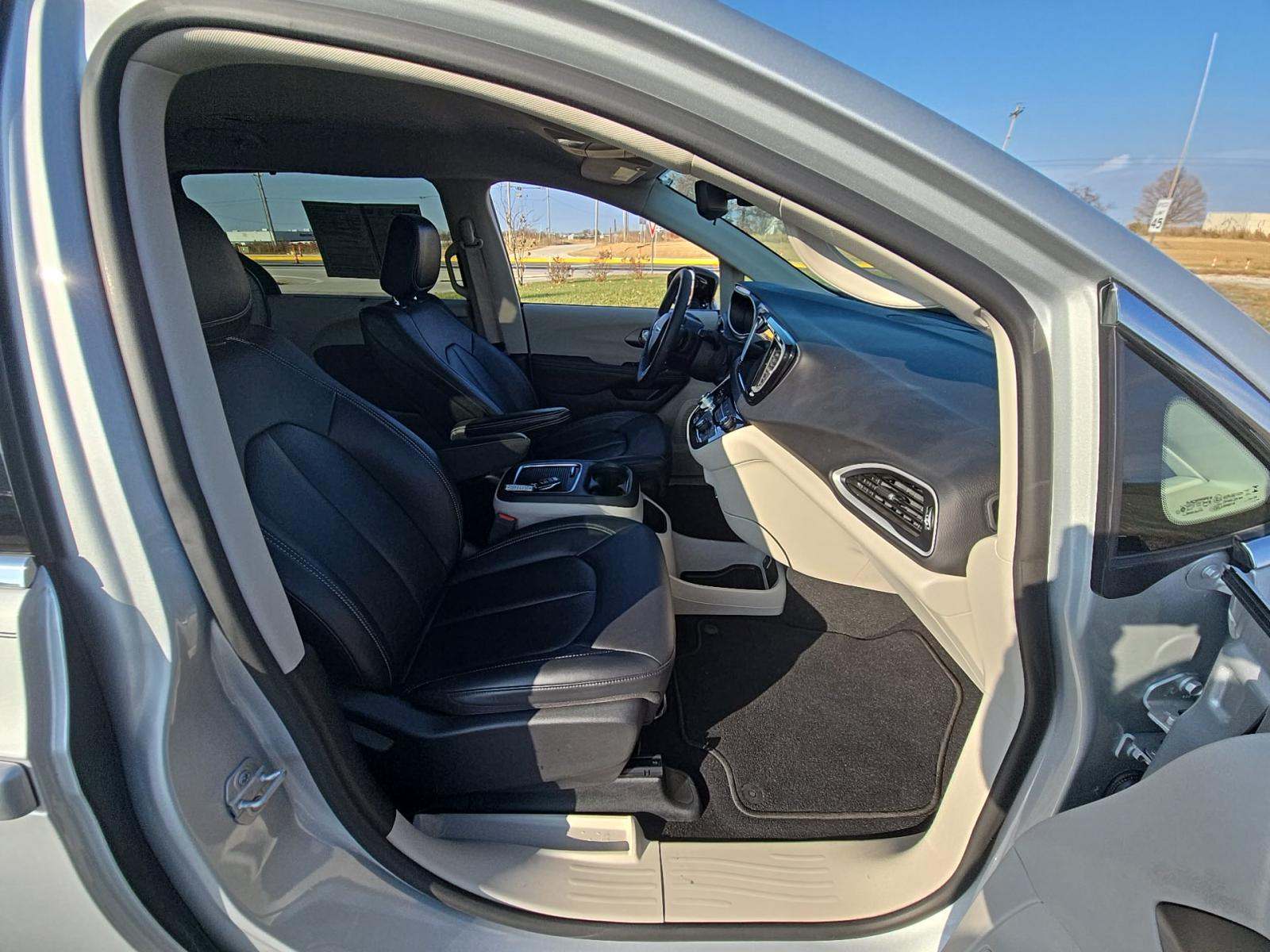 2024 Chrysler Pacifica Touring L FWD