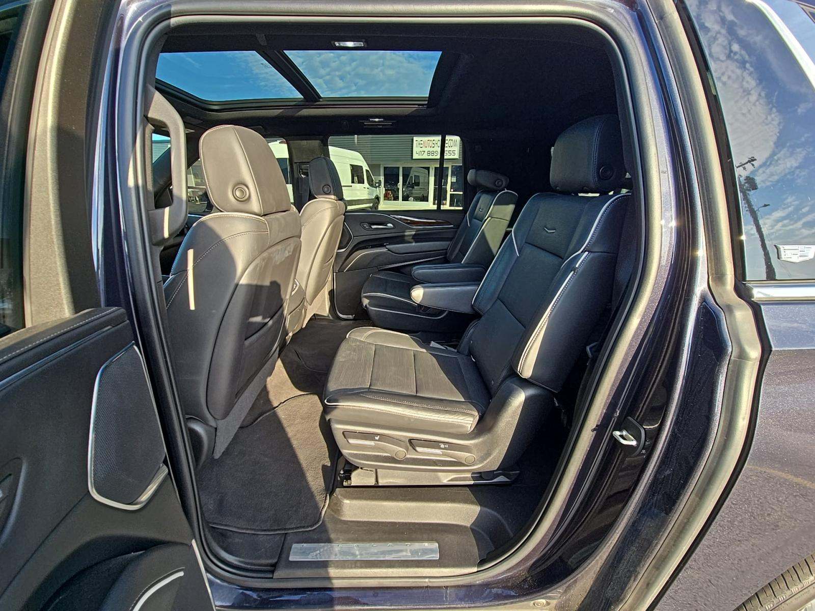 2022 Cadillac Escalade ESV Premium Luxury AWD