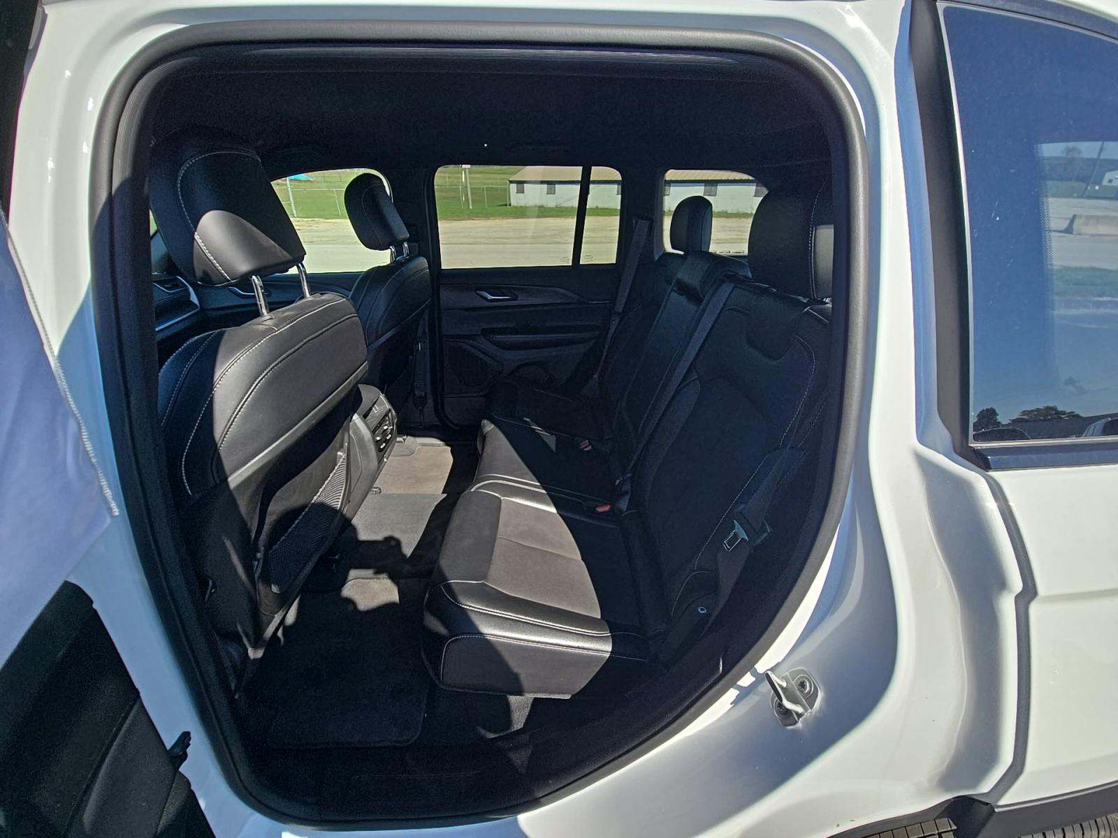 2024 Jeep Grand Cherokee Altitude AWD