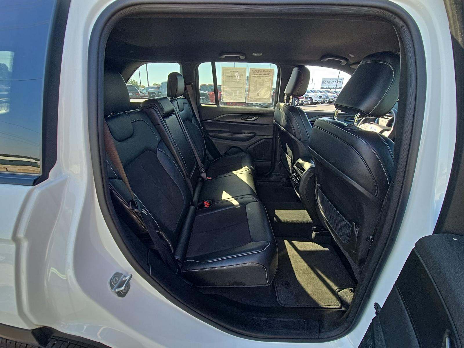 2024 Jeep Grand Cherokee Altitude AWD