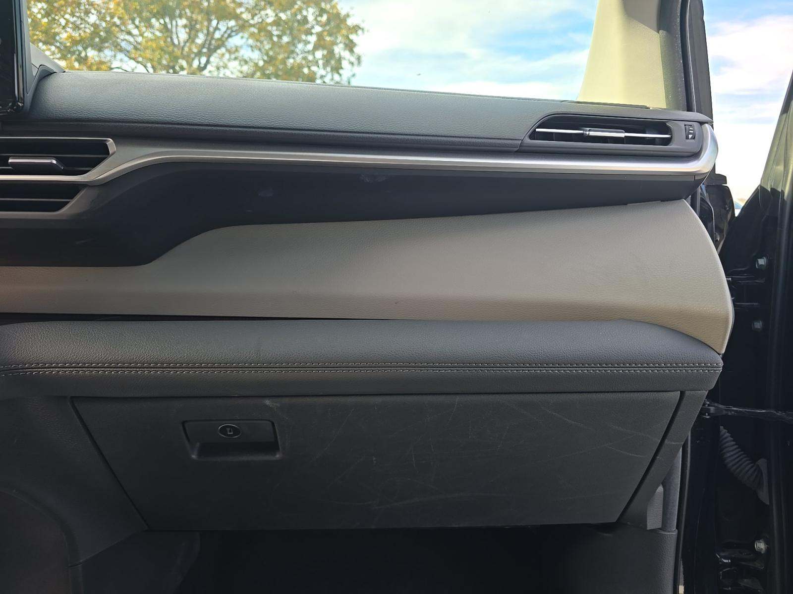 2024 Toyota Sienna LE FWD