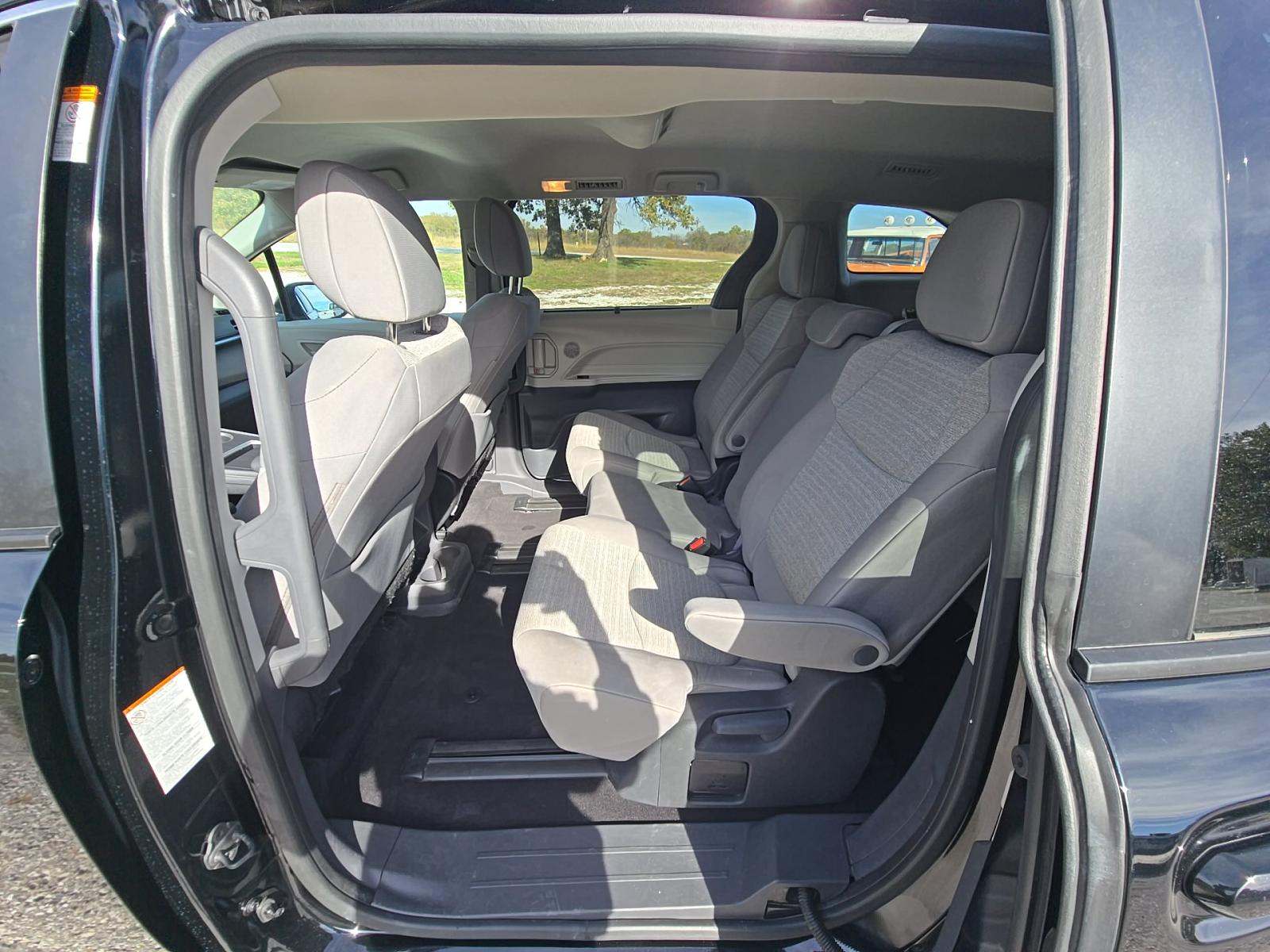 2024 Toyota Sienna LE FWD