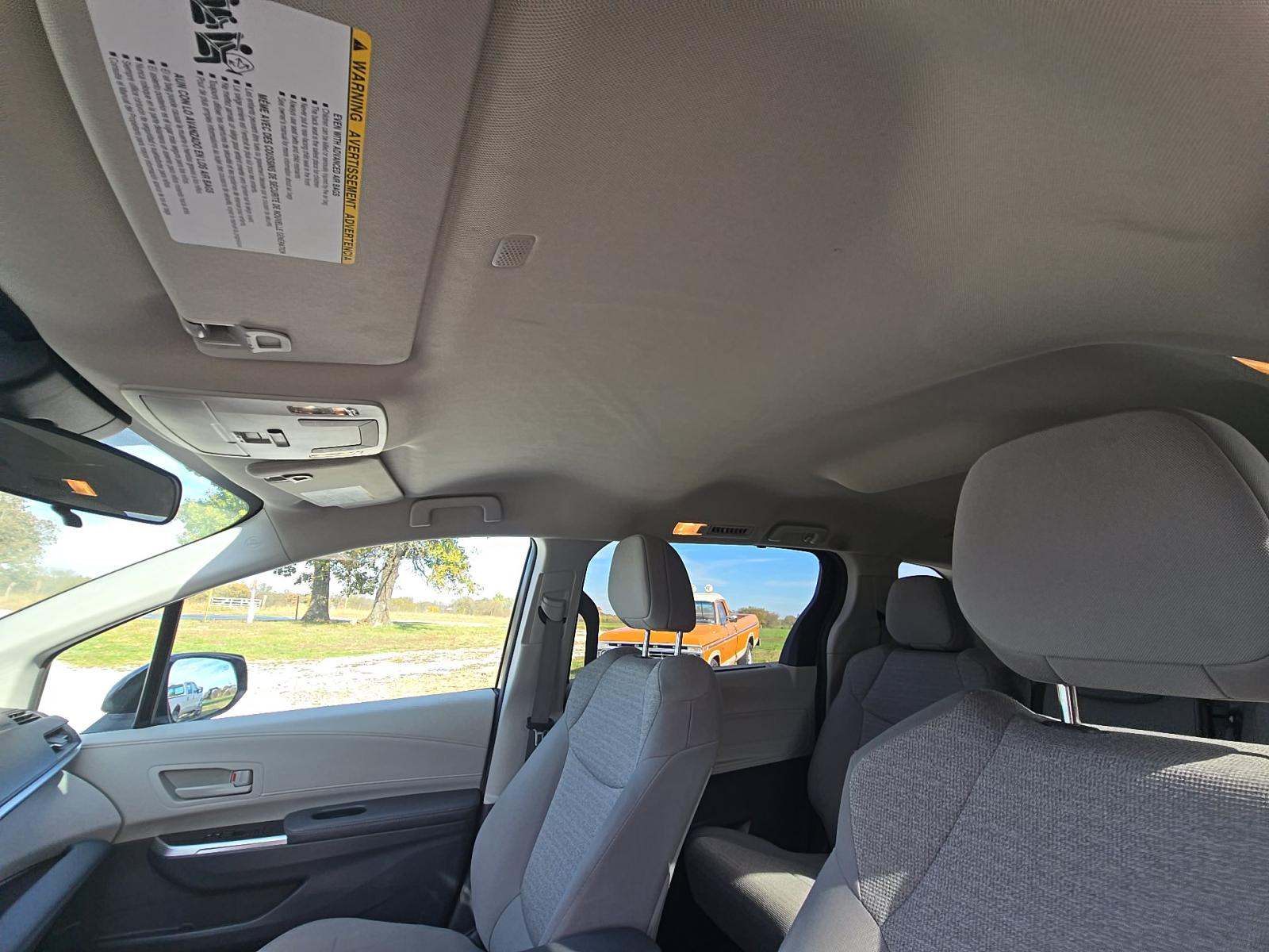 2024 Toyota Sienna LE FWD