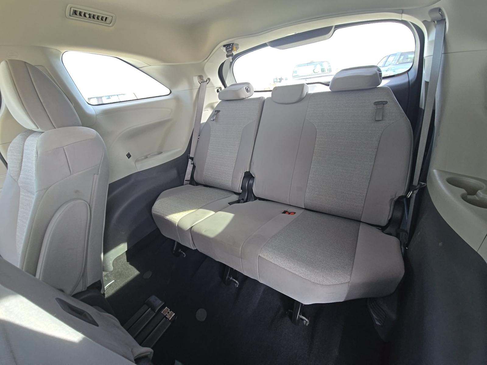 2024 Toyota Sienna LE FWD