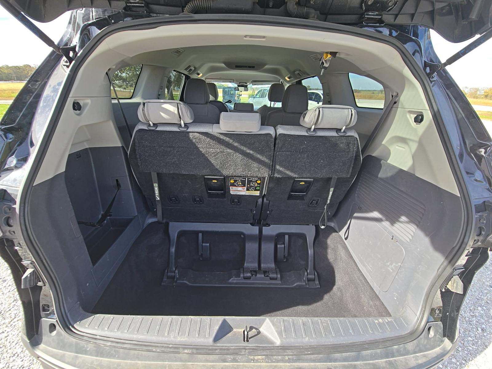 2024 Toyota Sienna LE FWD