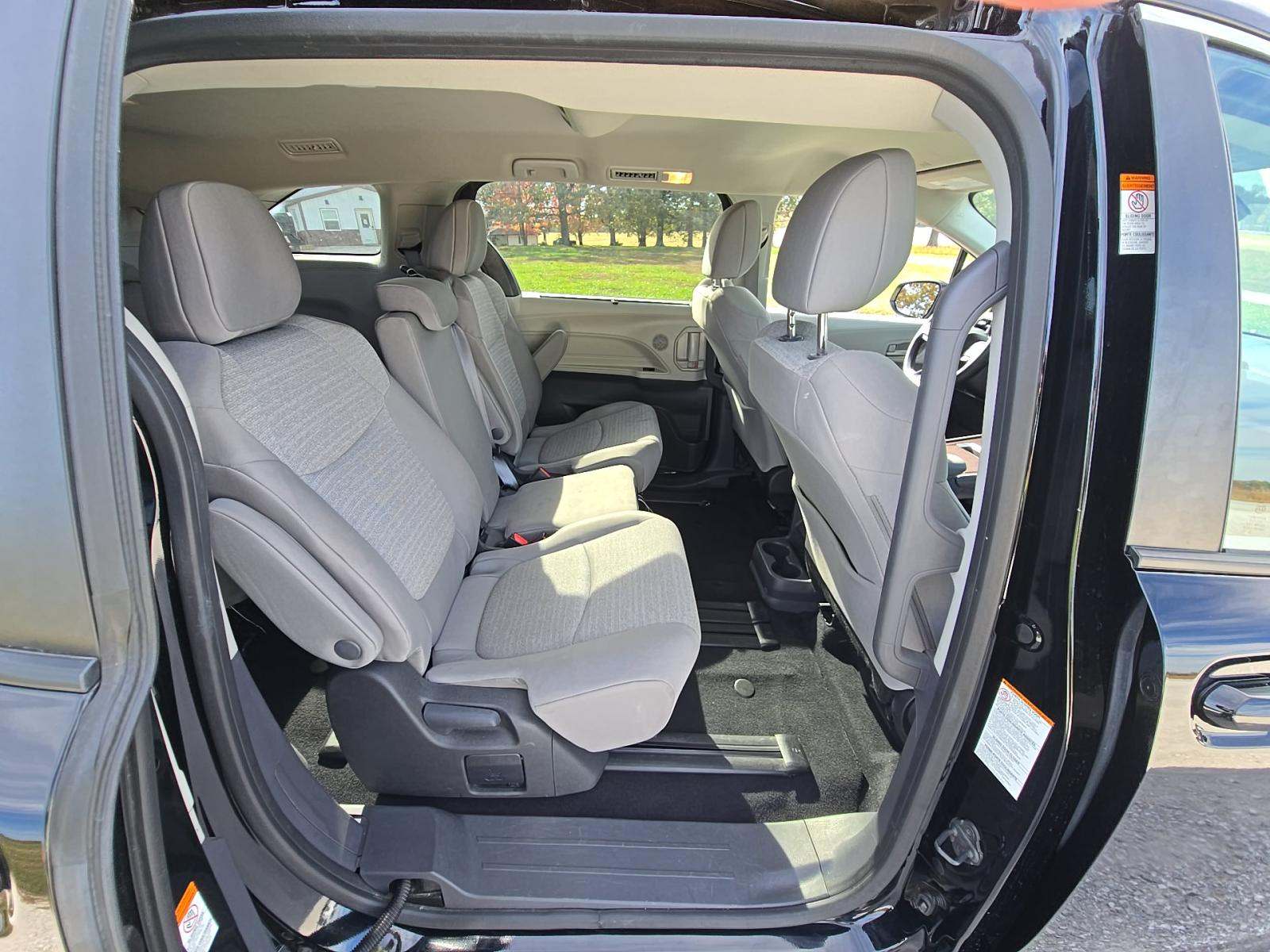 2024 Toyota Sienna LE FWD