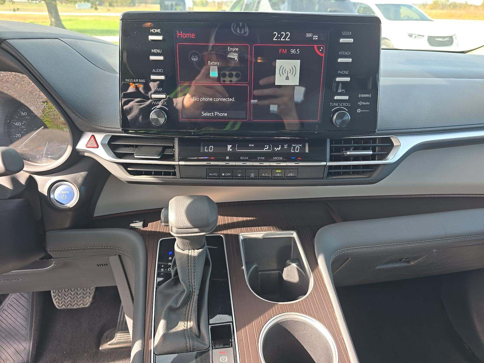 2024 Toyota Sienna LE FWD