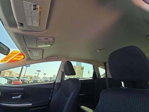 2017 Toyota Prius v Three FWD