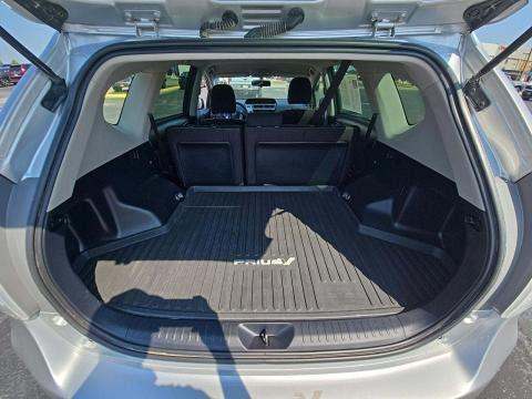 2017 Toyota Prius v Three FWD