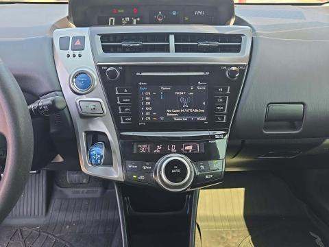 2017 Toyota Prius v Three FWD