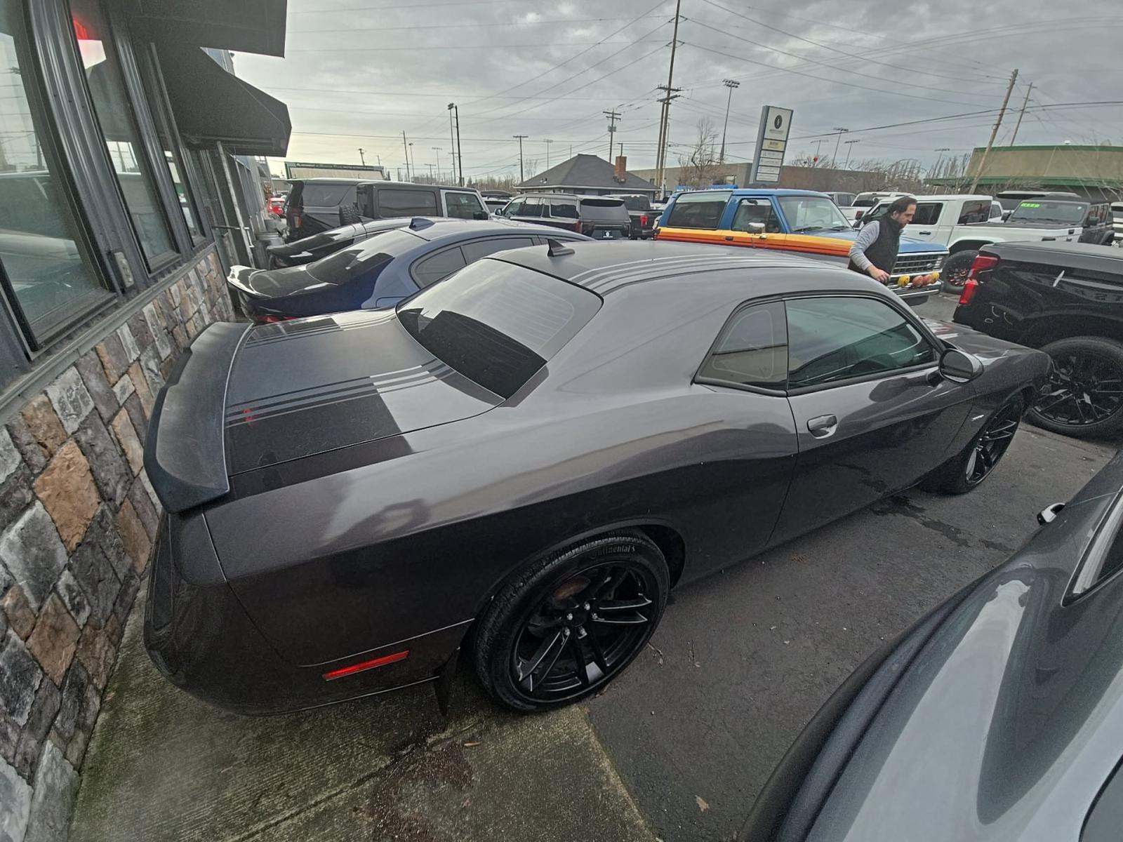2015 Dodge Challenger R/T Shaker RWD