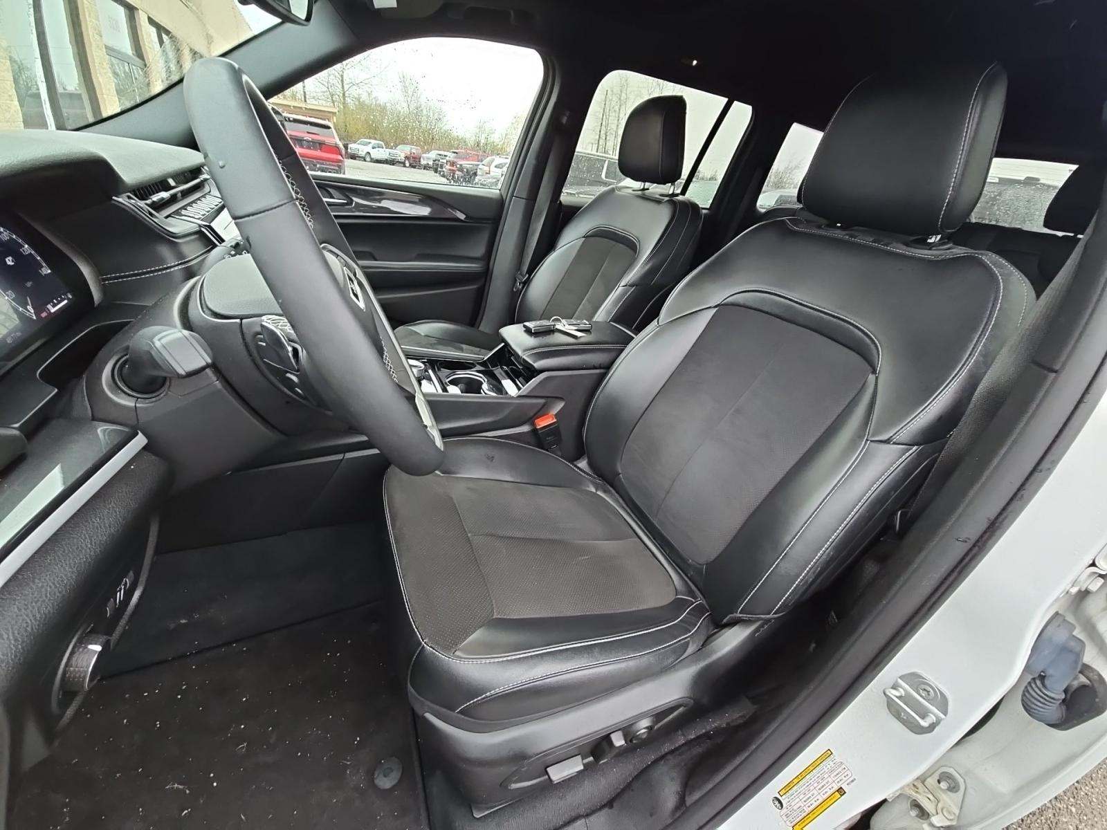 2023 Jeep Grand Cherokee Altitude AWD