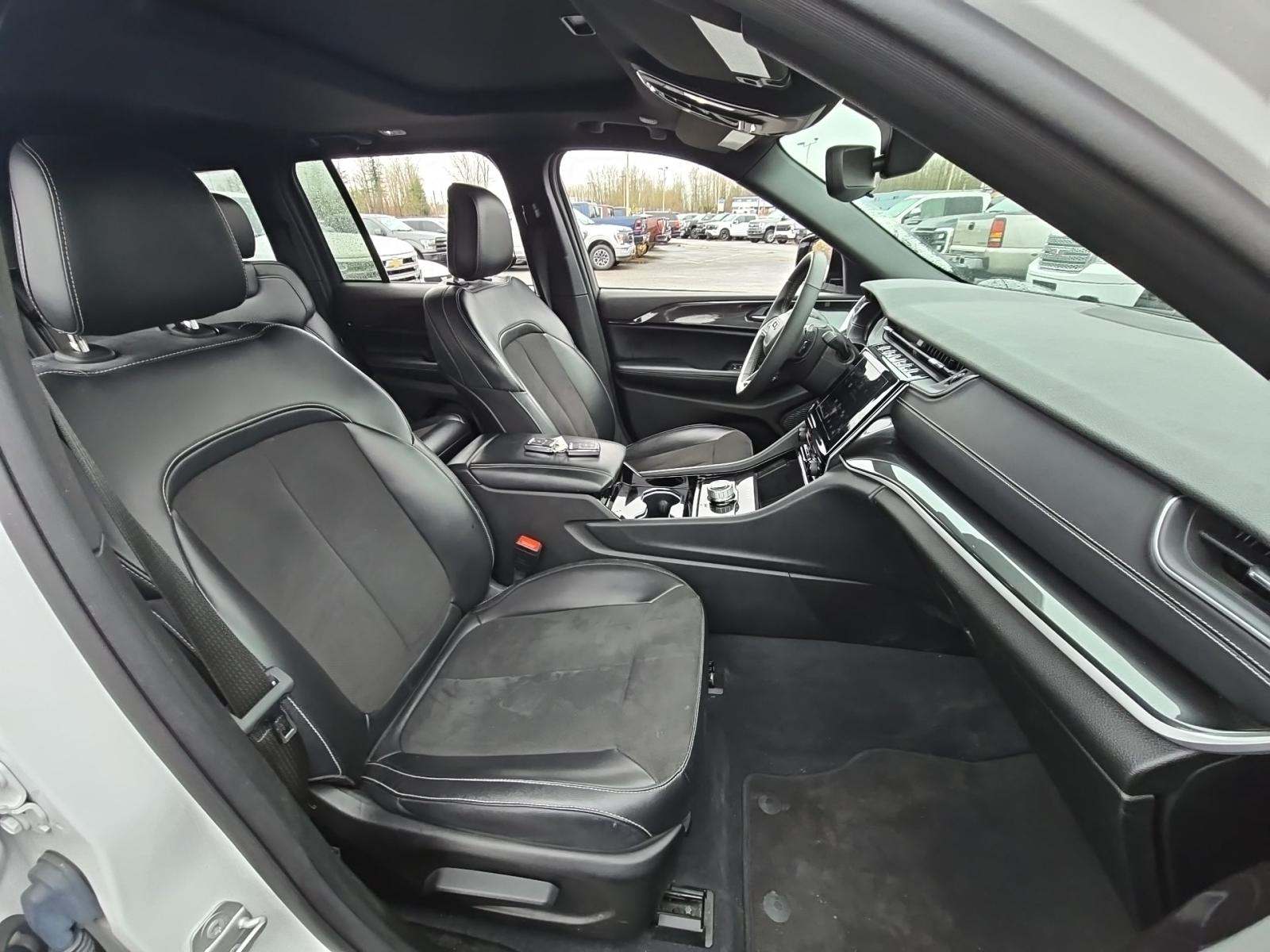 2023 Jeep Grand Cherokee Altitude AWD