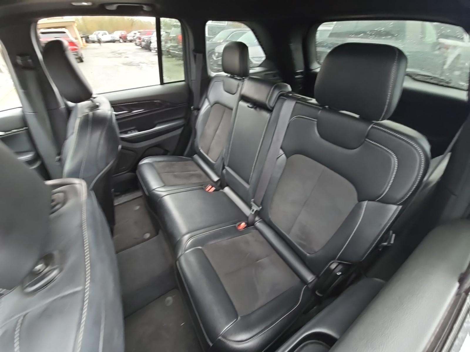 2023 Jeep Grand Cherokee Altitude AWD