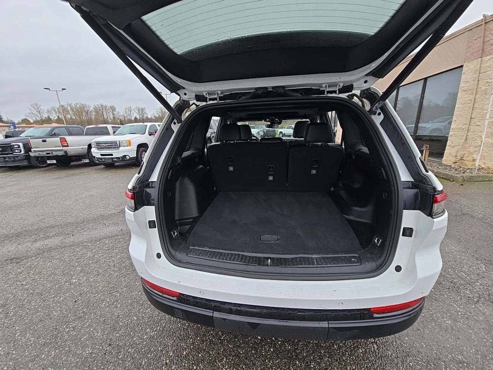 2023 Jeep Grand Cherokee Altitude AWD