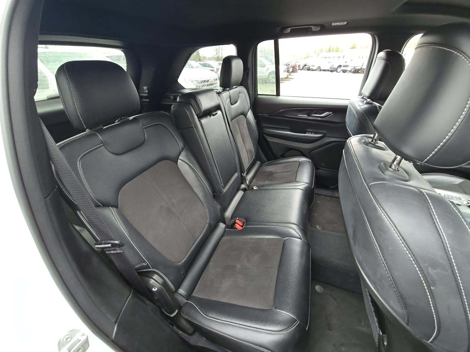 2023 Jeep Grand Cherokee Altitude AWD