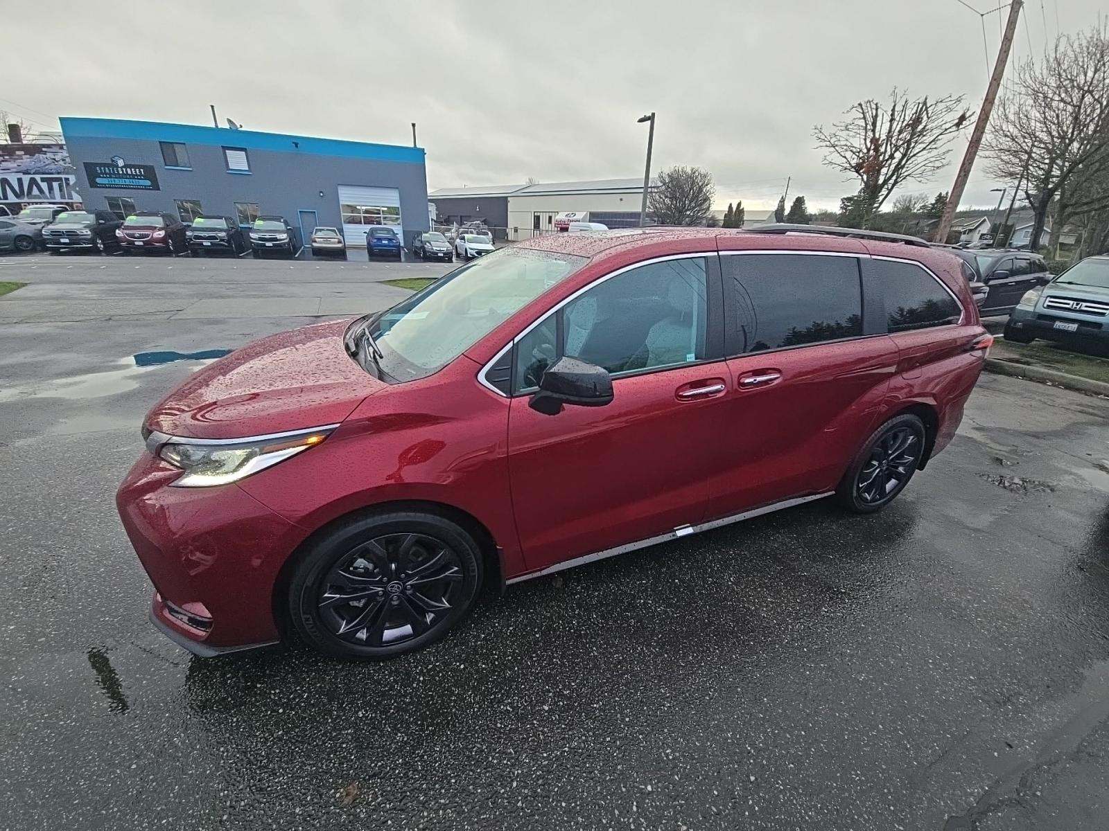 2024 Toyota Sienna XSE FWD