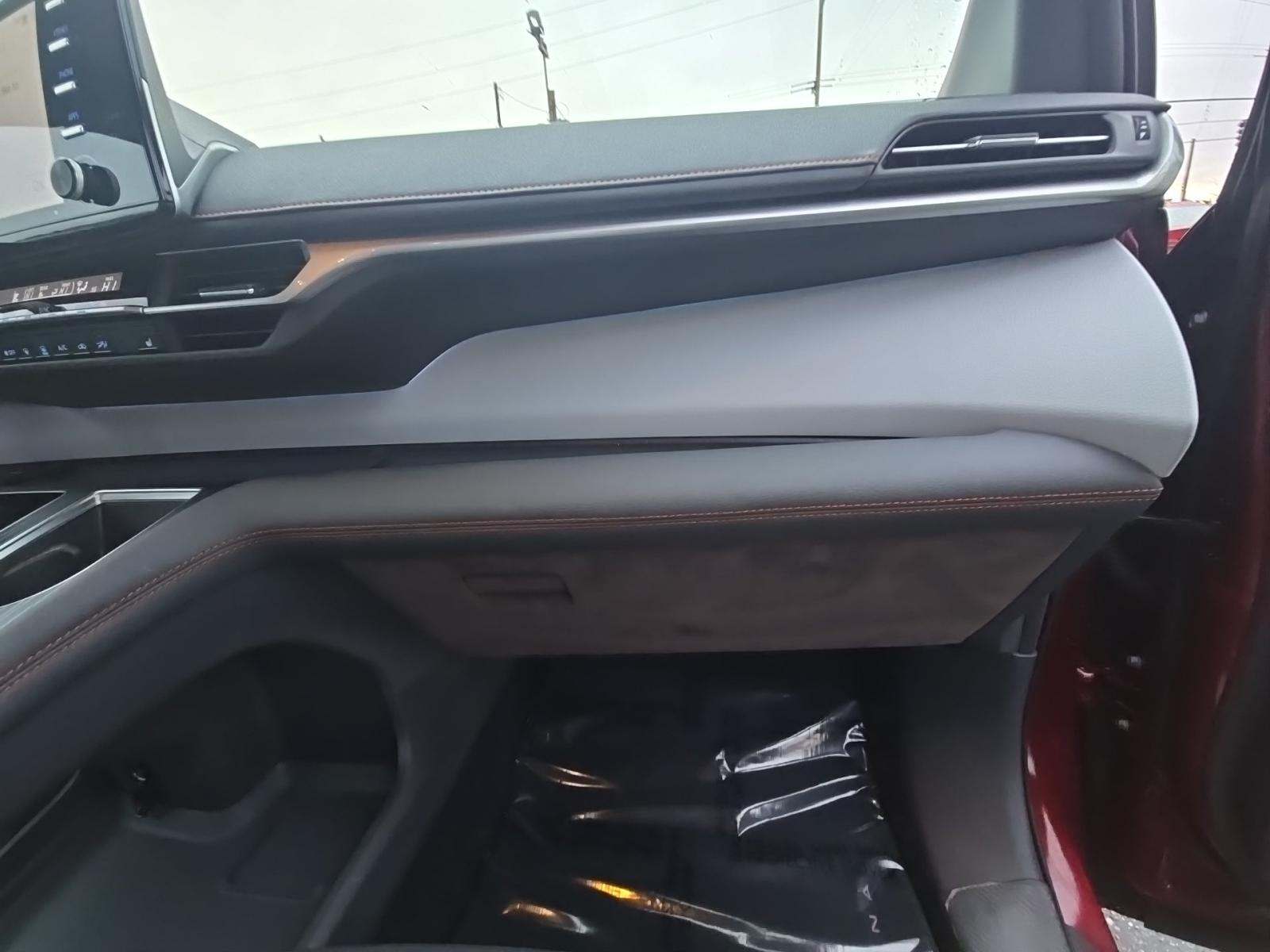 2024 Toyota Sienna XSE FWD