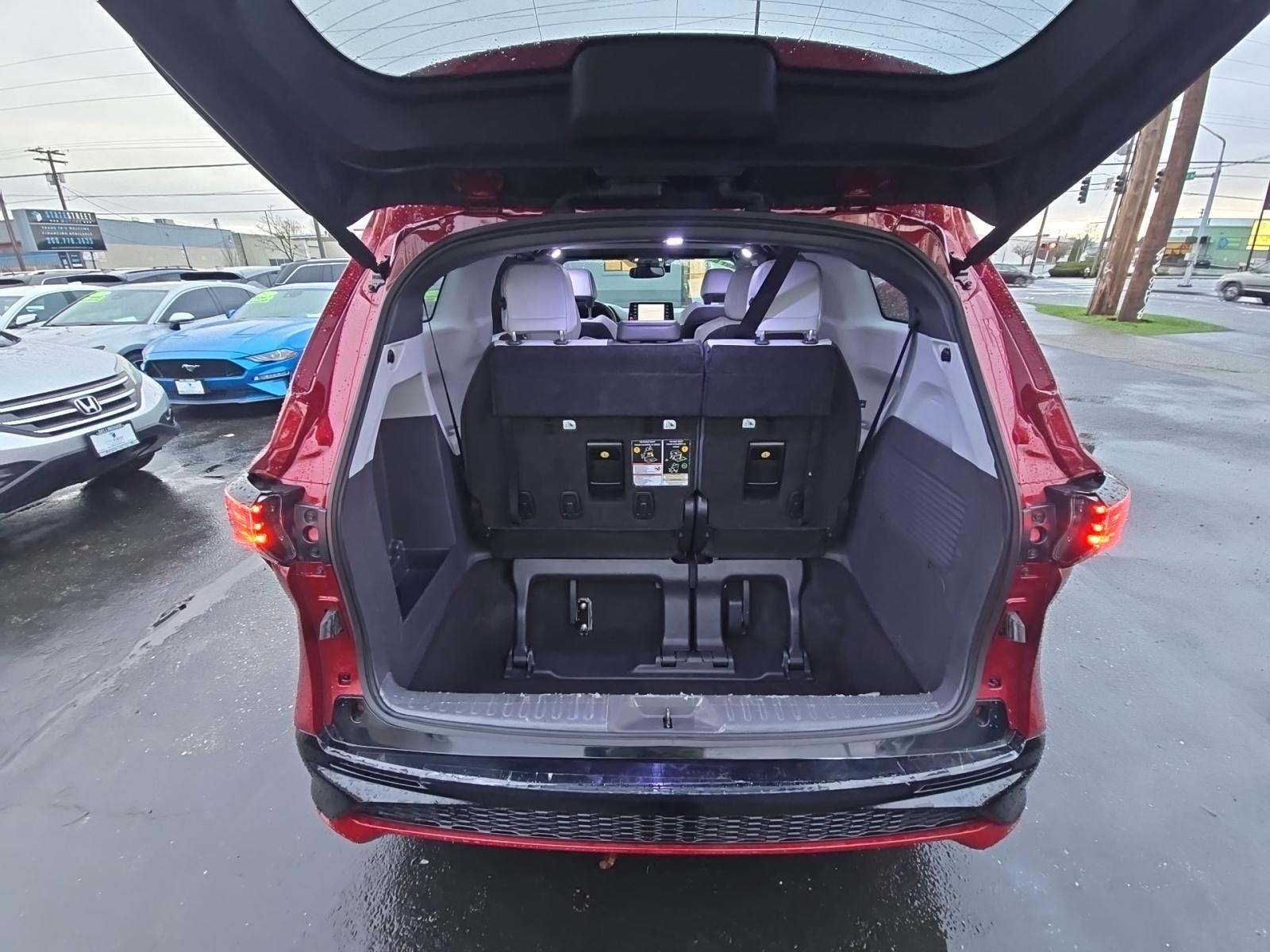 2024 Toyota Sienna XSE FWD