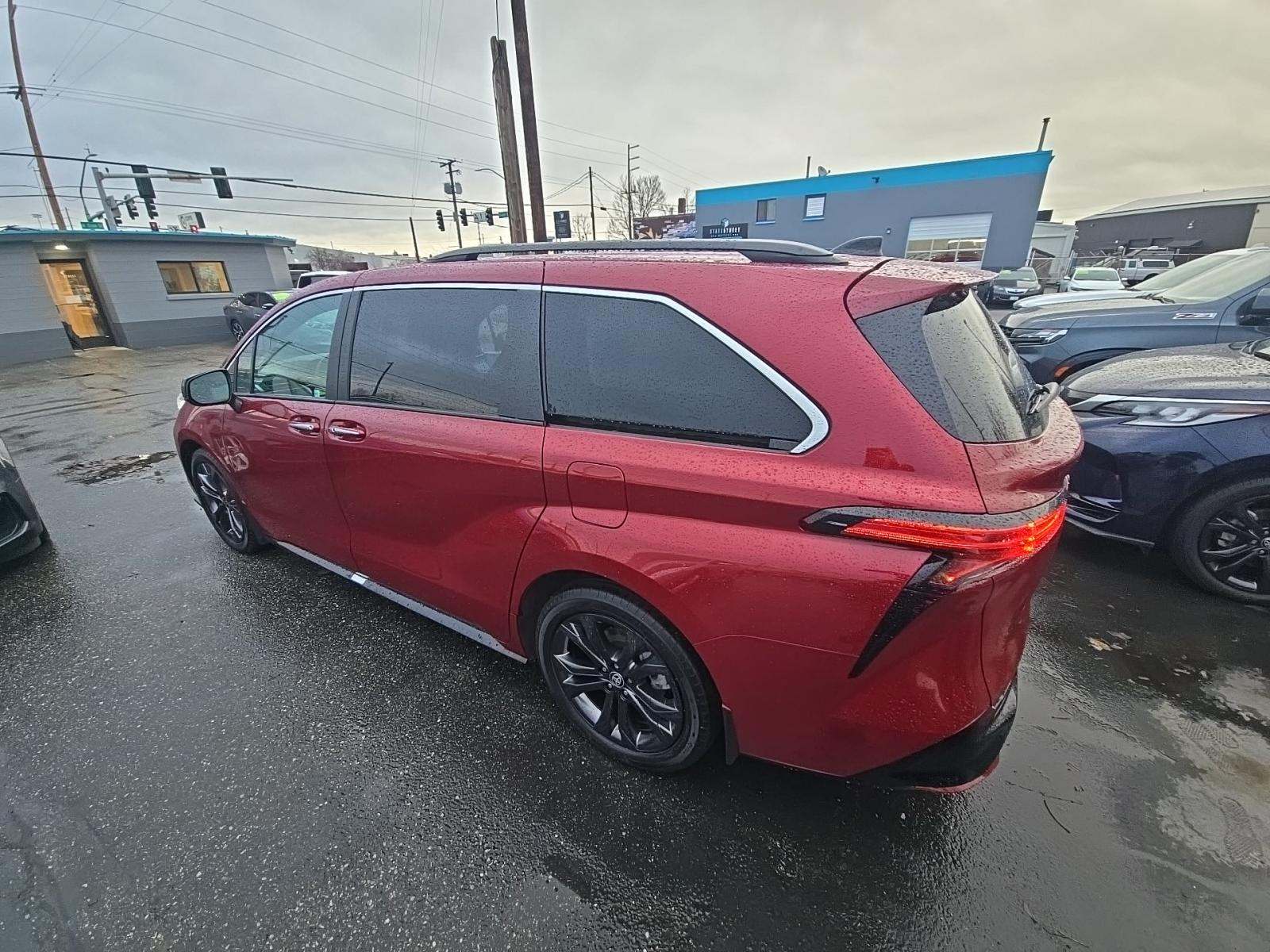 2024 Toyota Sienna XSE FWD