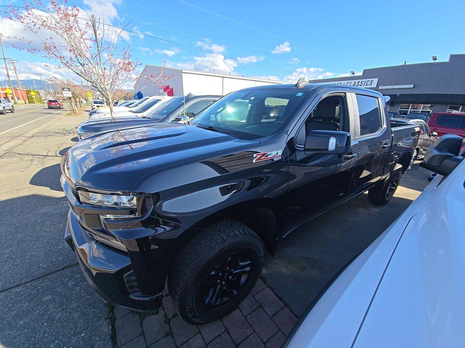 CHEVROLET SILVERADO - 1