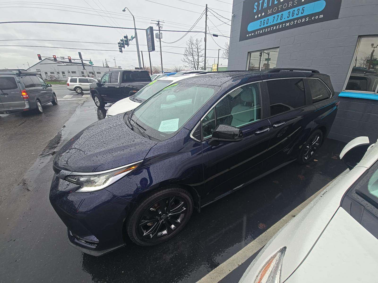 2024 Toyota Sienna XSE FWD