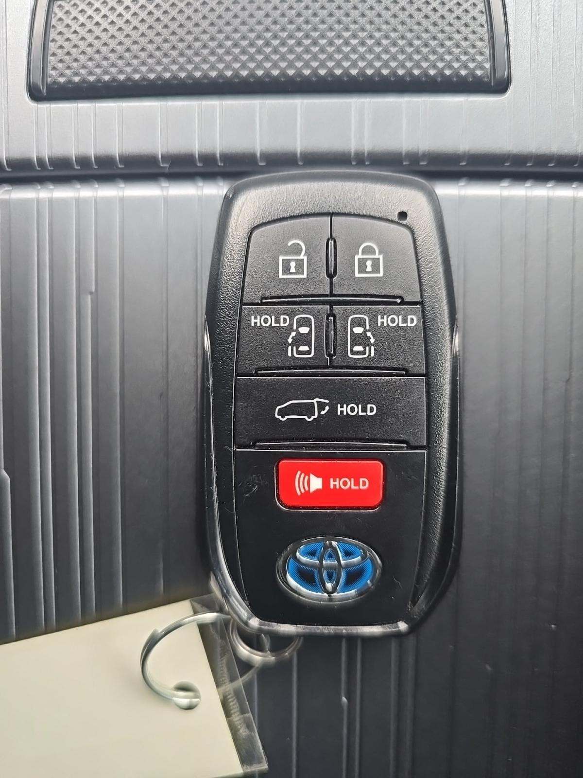 2024 Toyota Sienna XSE FWD