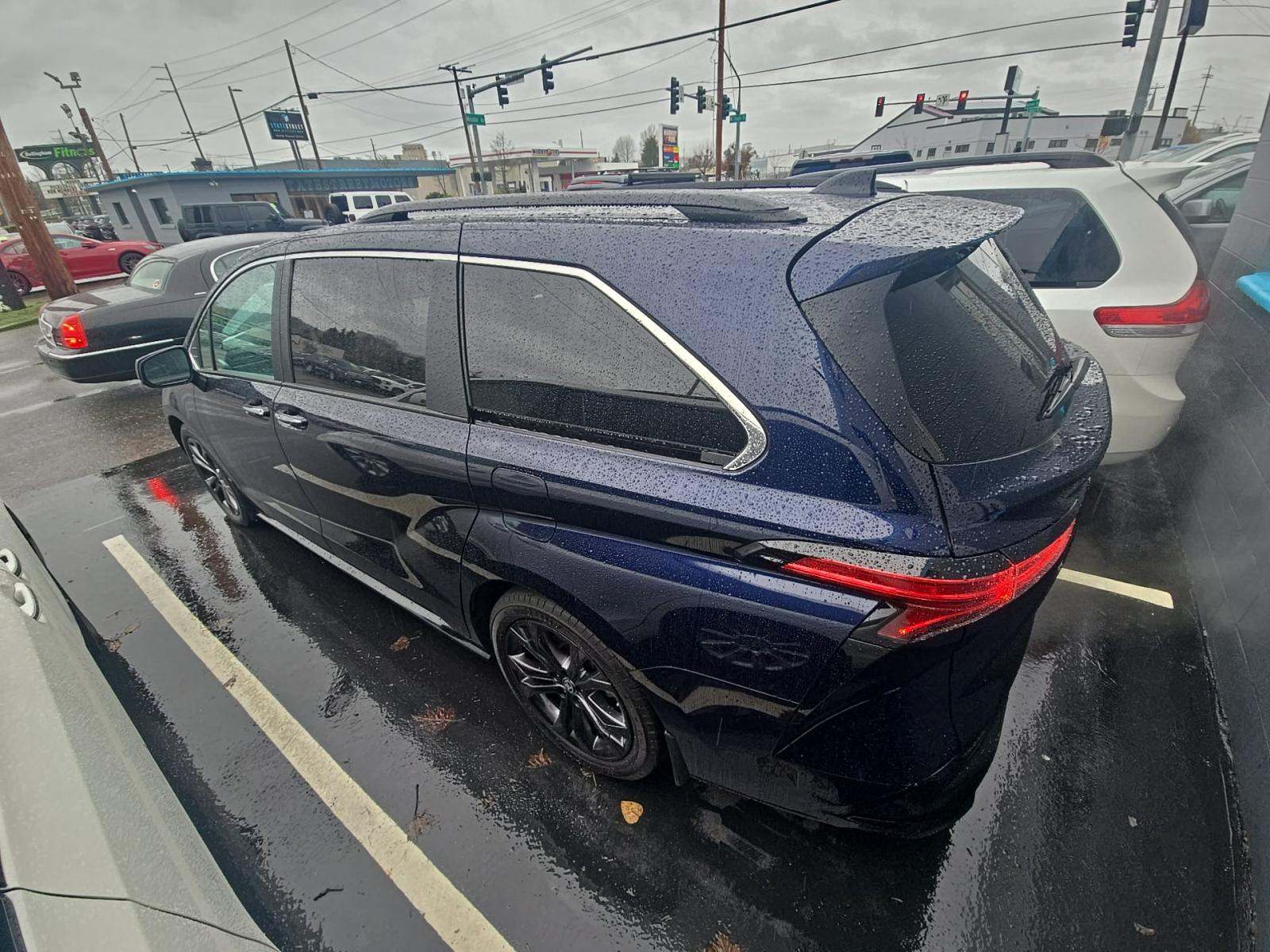 2024 Toyota Sienna XSE FWD