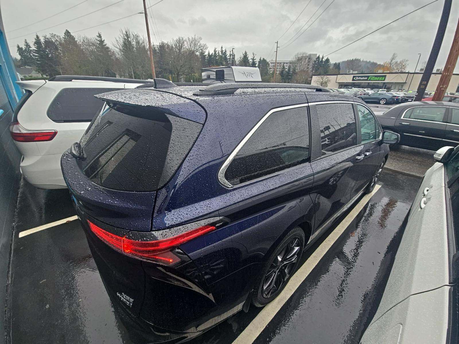 2024 Toyota Sienna XSE FWD