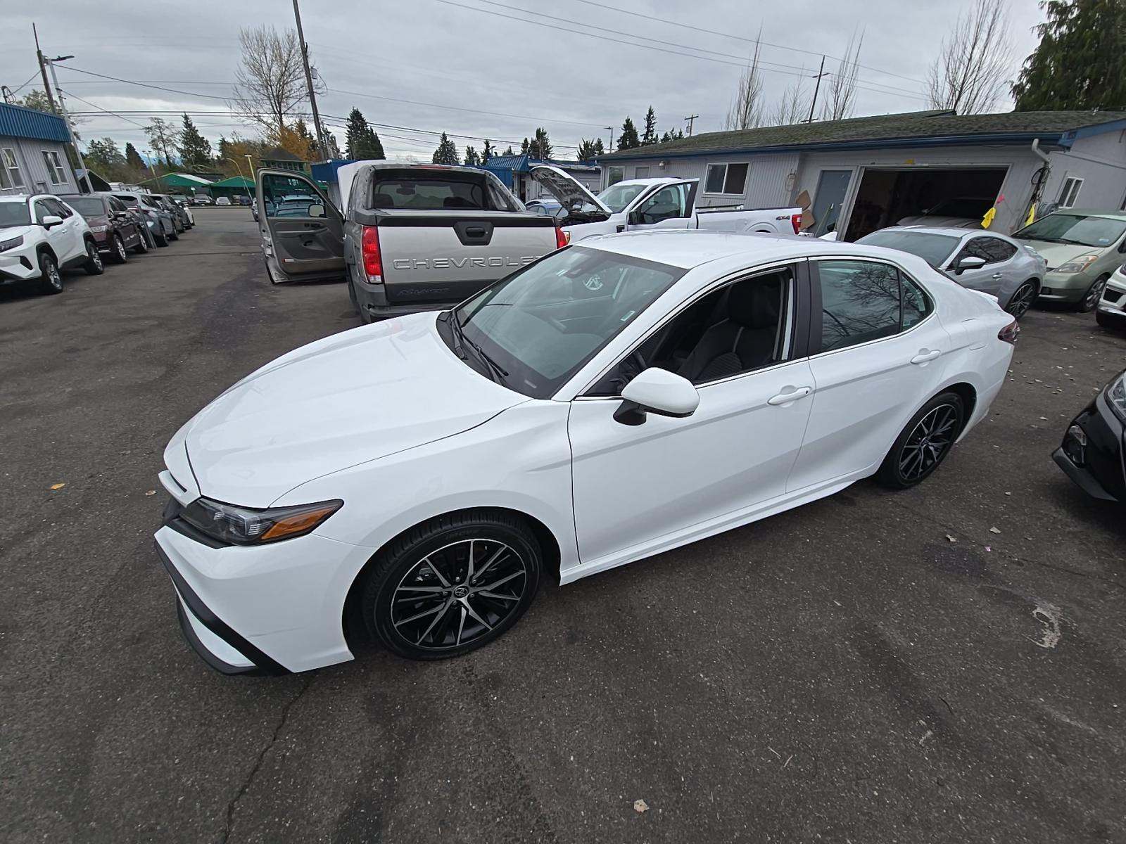 2024 Toyota Camry SE FWD